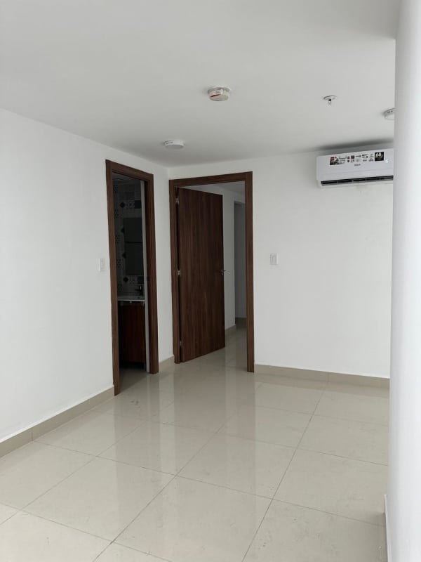 Living room area with split AC, tiled floors, sliding door balcony PH Vía España Tower