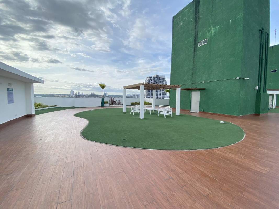 Indoor-outdoor swimming pool overlooking Panama skyline at PH Midpark Carrasquilla