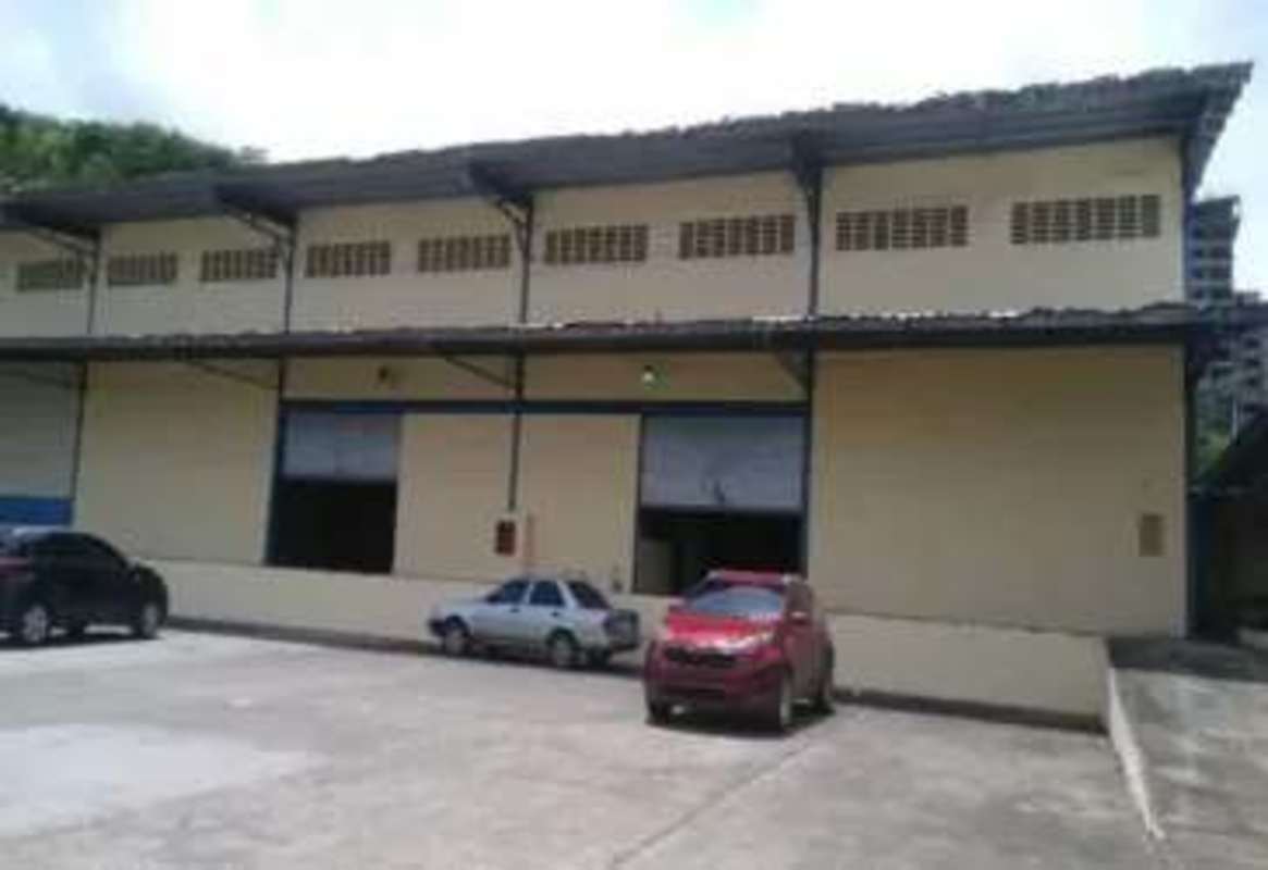 Exterior view industrial warehouse building with parking and loading bays in Llano Bonito Panama City