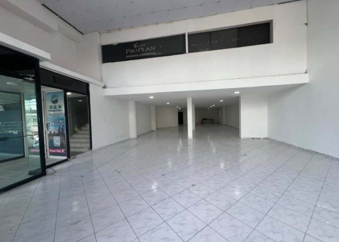 Entrance to modern commercial unit with glass doors and high interior ceilings on Calle 50 Obarrio