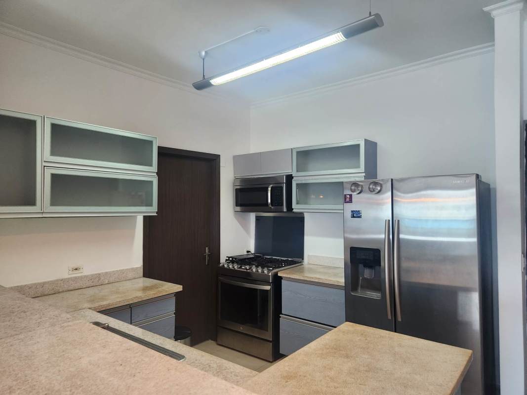 Private balcony with glass railing and panoramic city views PH Famagosta Loft Panama