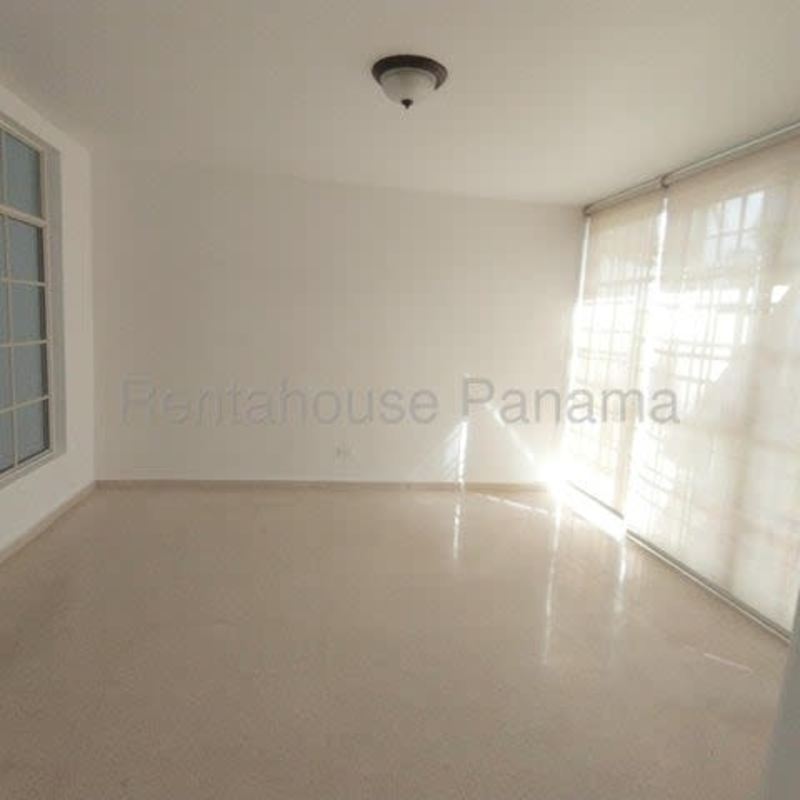 Spacious master bedroom with ensuite bathroom and large closet at Costa del Este house