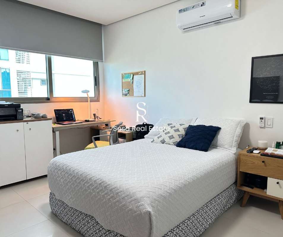 Spacious master suite with ocean view and en-suite bath in PH Costa del Este Panama