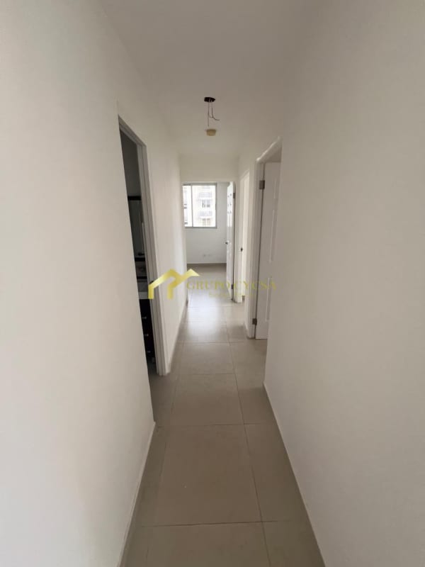 Bathroom with walk-in shower and vanity PH Torres de Toscana Condado del Rey