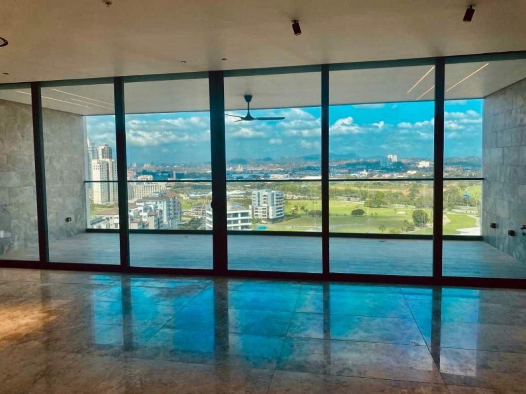 Luxury living room with marble floors, floor-to-ceiling windows and panoramic city views in Empire Residences Santa María