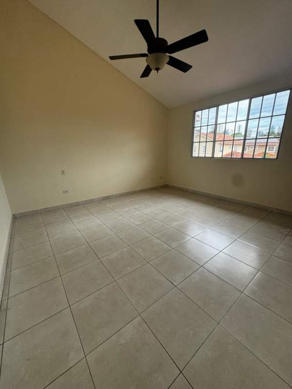 Secondary bedroom with tile floors, closet, AC, in Villas Castel Novo Juan Díaz Panama