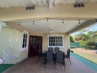 Bedroom with double and single beds, ceiling fan, AC, TV and curtains in Las Tablas Panama