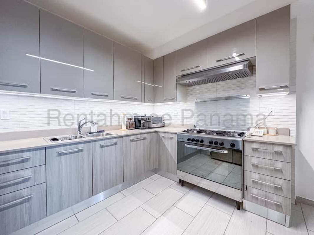 Elegant dining room with modern finishes in PH The Towers San Francisco Panama City