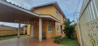 Duplex House for Sale in Nuevo Arraiján - 3 bedrooms