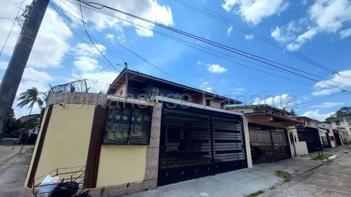 Corner townhouse exterior with gated driveway and security fencing Condado del Rey Panama