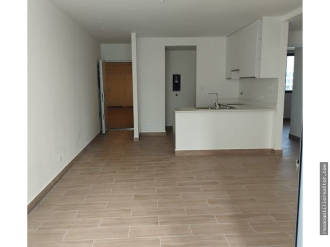 Modern open-plan living and kitchen space in apartment PH Sky Swiss El Cangrejo Panama