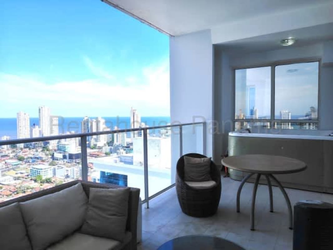 Rooftop infinity pool overlooking Panama City skyline at PH Quadrat San Francisco Panama