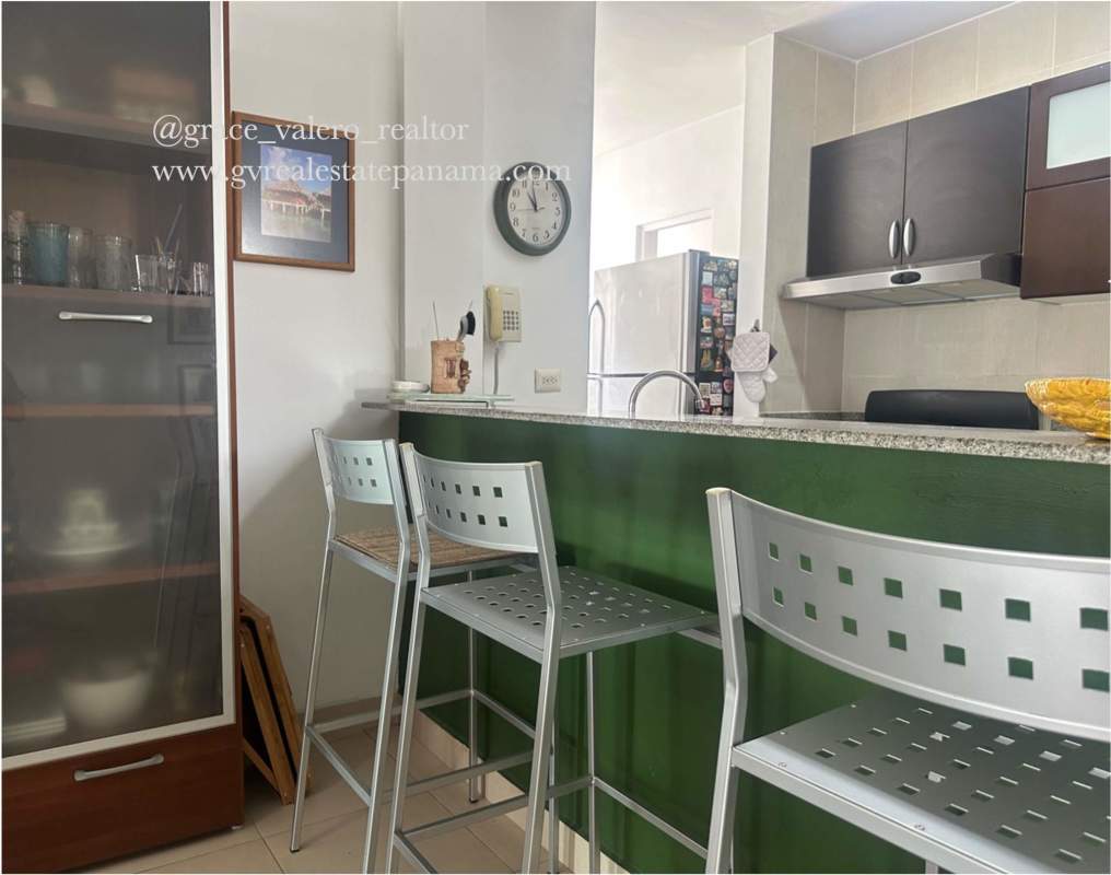 Furnished master bedroom with ensuite bathroom and double closet PH Metropolitan One Panama