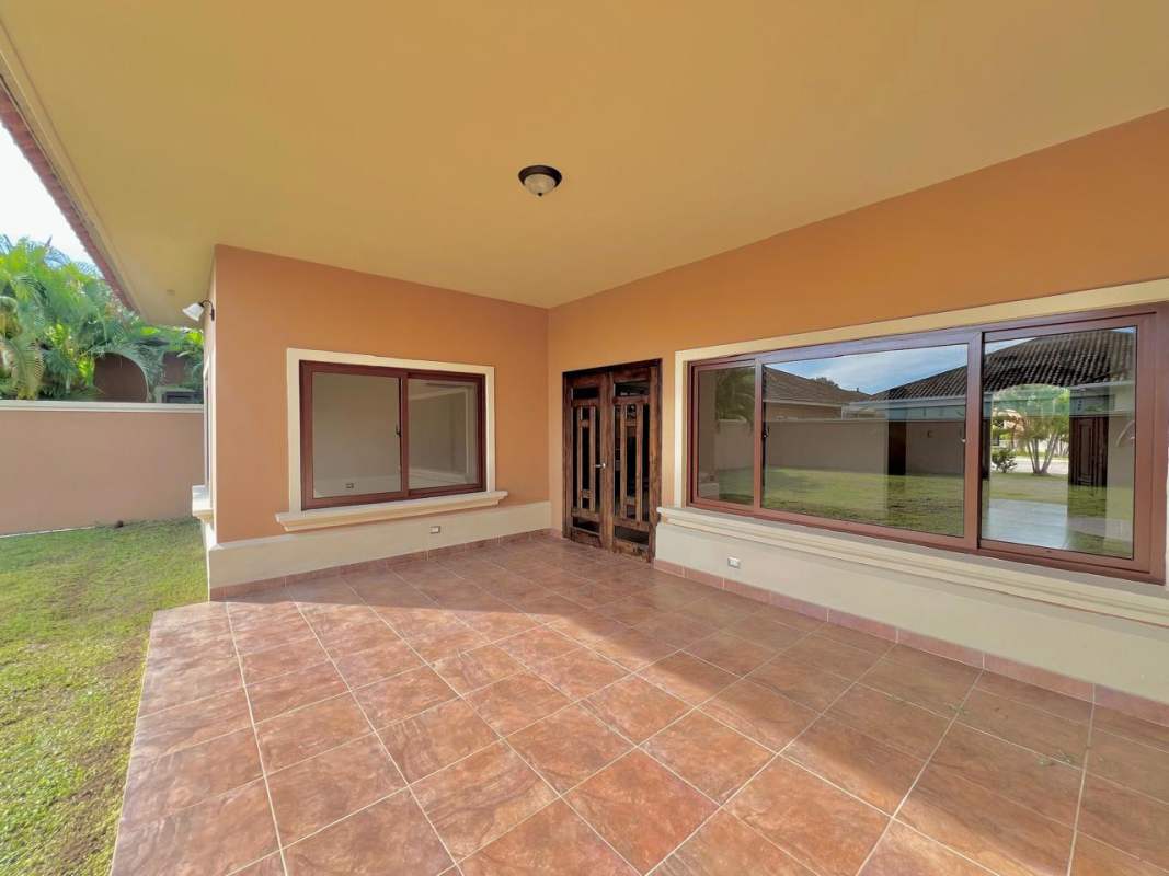 Mediterranean house patio with greenery and privacy wall Costa Sur