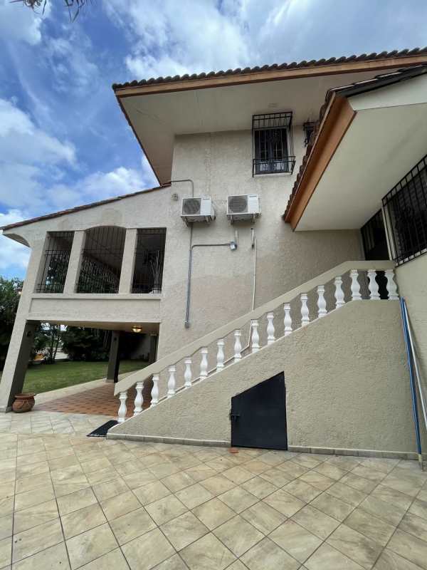 Spacious kitchen with granite counters, center island, stainless appliances in Hato Pintado luxury home Panama