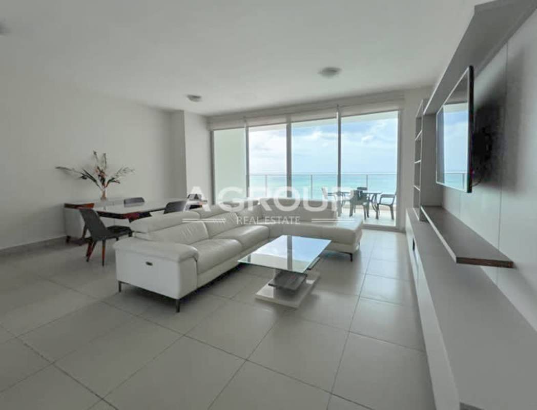 Luxury condo open plan with balcony ocean view Panama