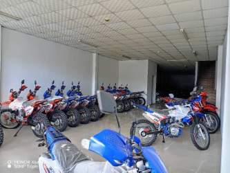 Spacious retail or showroom with motorcycles in Doleguita commercial space for rent