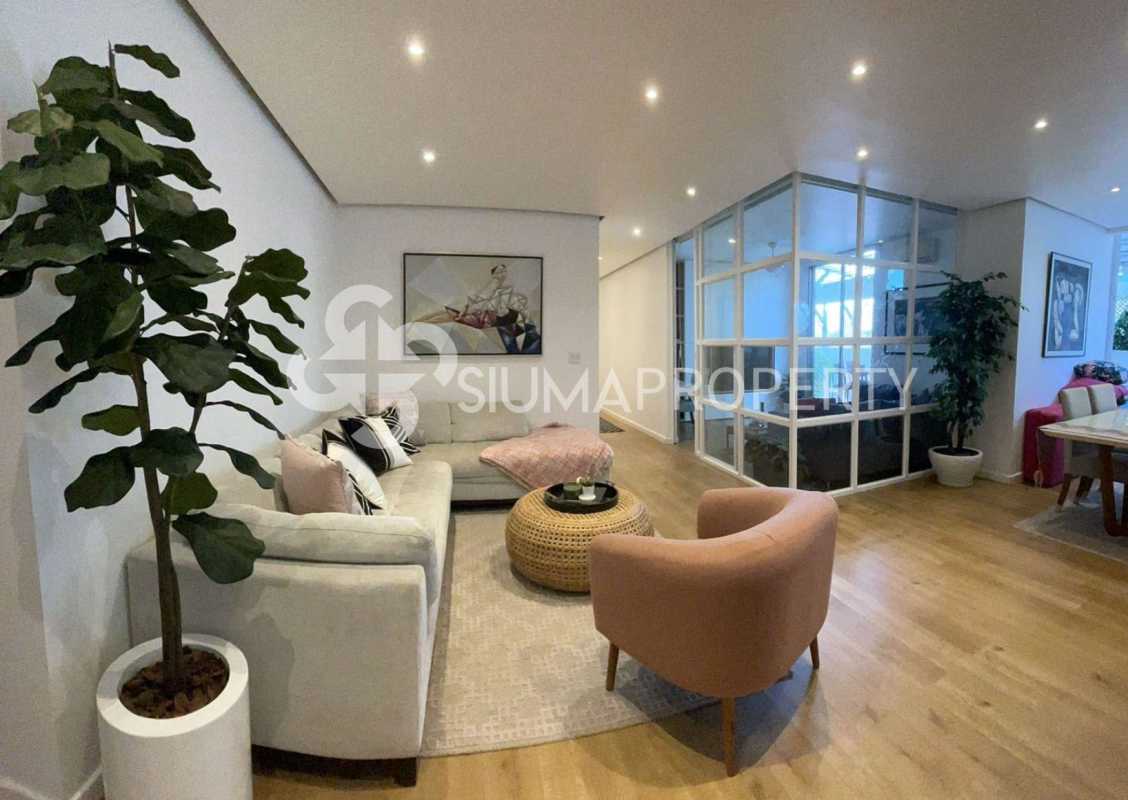 Bright master bedroom spacious windows park city views PH Quartz Panama