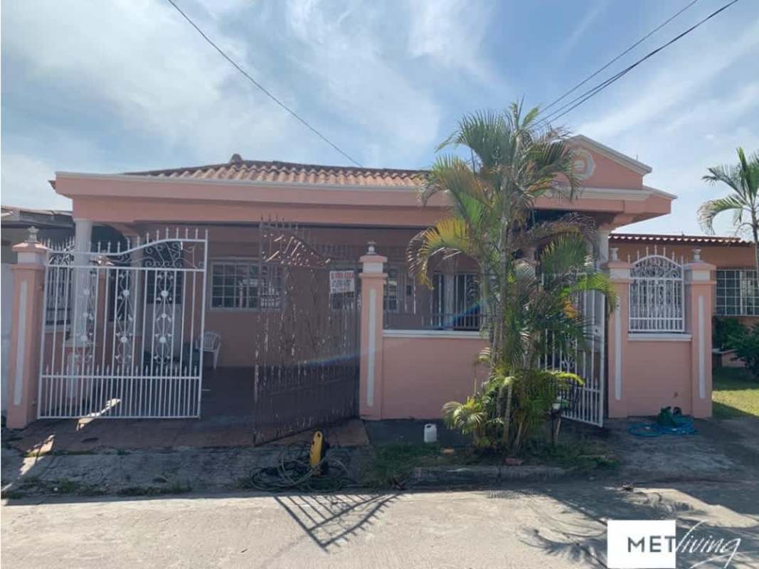 Exterior front view with terracotta roof, palm trees, white fence Villa Lucre Panama