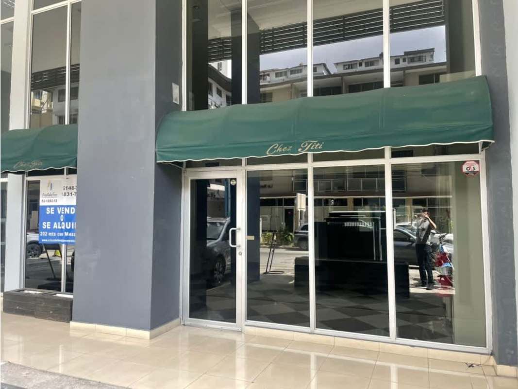 Modern showroom with checkered tile floor and built-in shelving in PH Vitro Loft Panama City