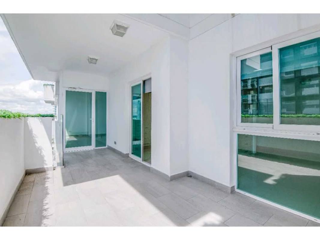 Spacious private terrace with panoramic city views PH GV43 Panama City apartment
