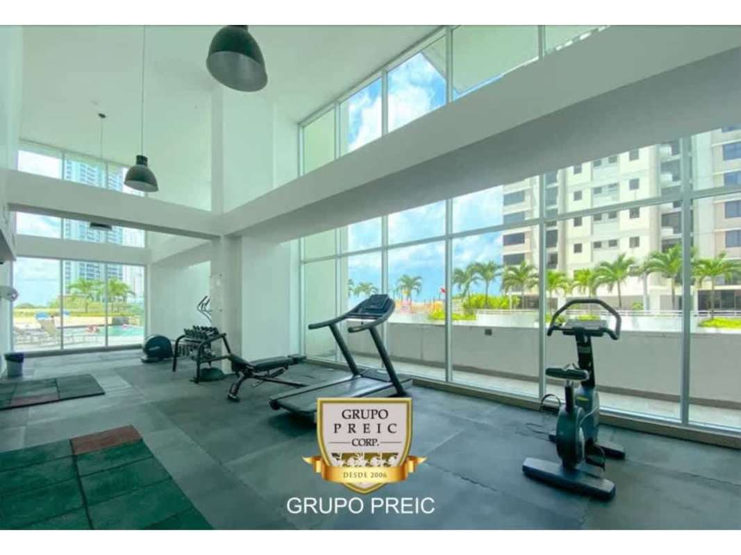 Fully equipped modern kitchen with granite tops and appliances in PH Lumiere Costa del Este