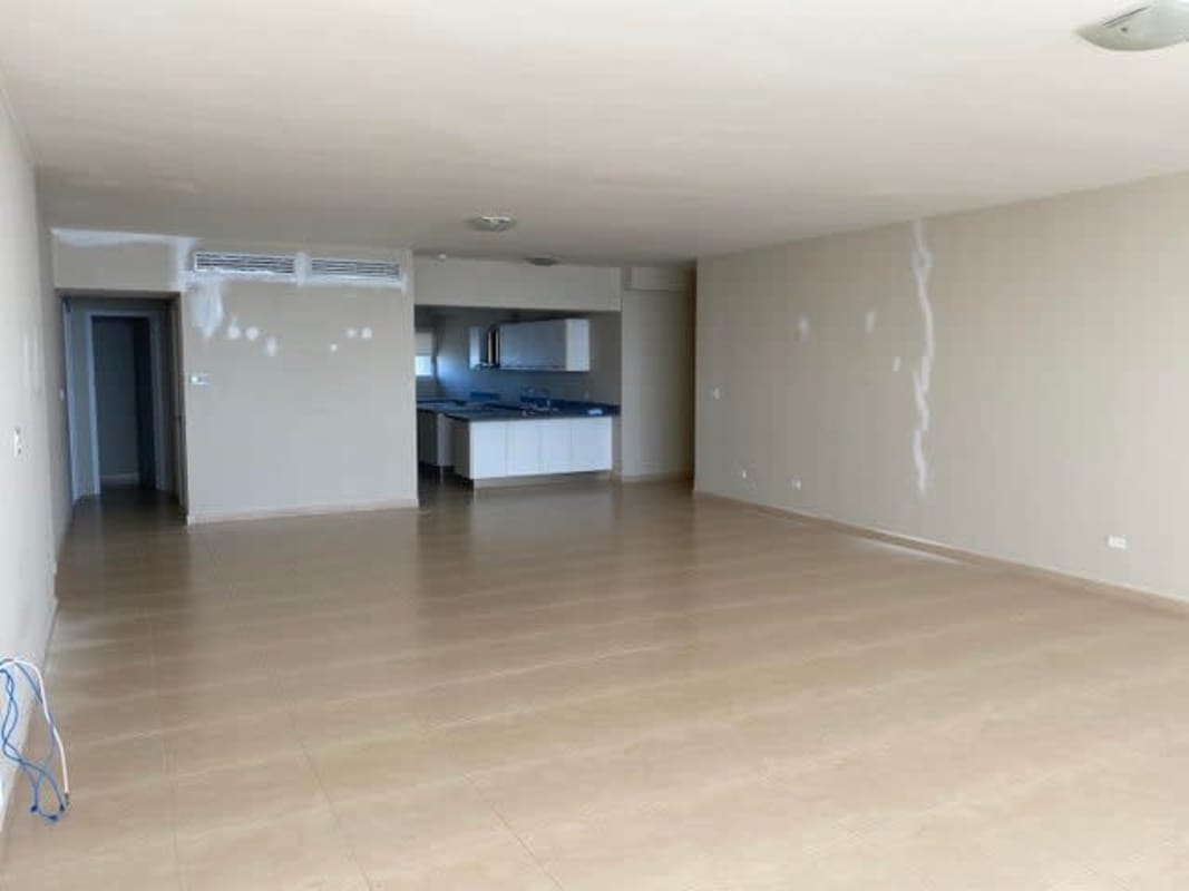 Modern kitchen with granite countertops and breakfast bar in PH BICSA Avenida Balboa Panama City