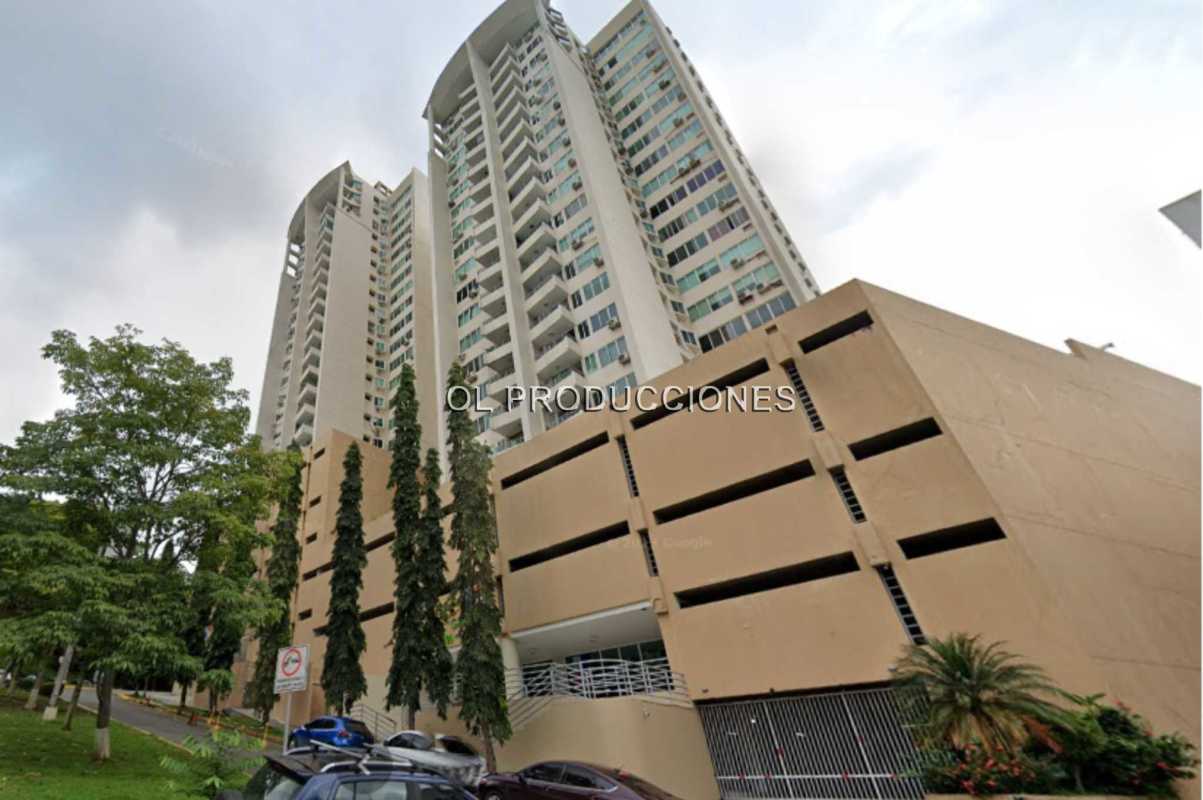 Modern high-rise building PH Majestic Gardens with balconies garage Edison Park Panama