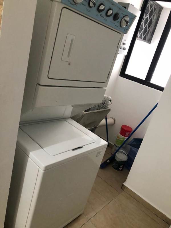 Bedroom with window view, built-in closet, split air conditioning PH Terrazas del Rey Panama