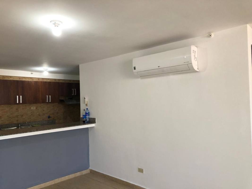 Utility space with laundry appliances PH Terrazas del Rey Panama