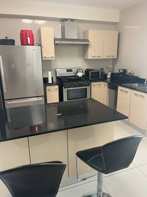 High-end lobby entrance with concierge PH Allure Panama