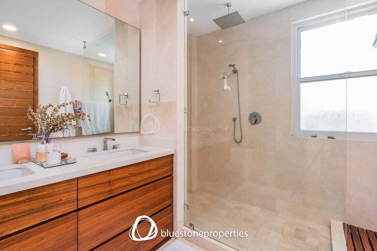 Spacious master bedroom with ensuite bathroom and golf course view in Santa María Panama