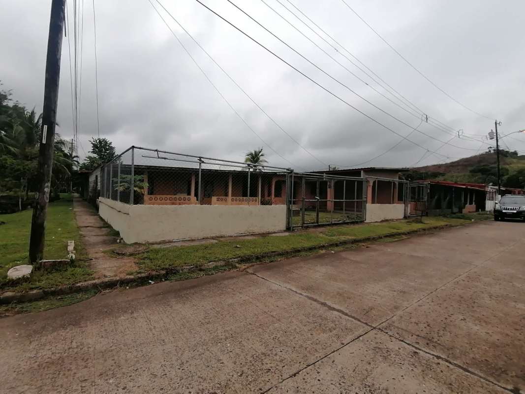Fenced vacant lot with gated entry for sale in Ciudad Bolívar, Las Cumbres, Panama