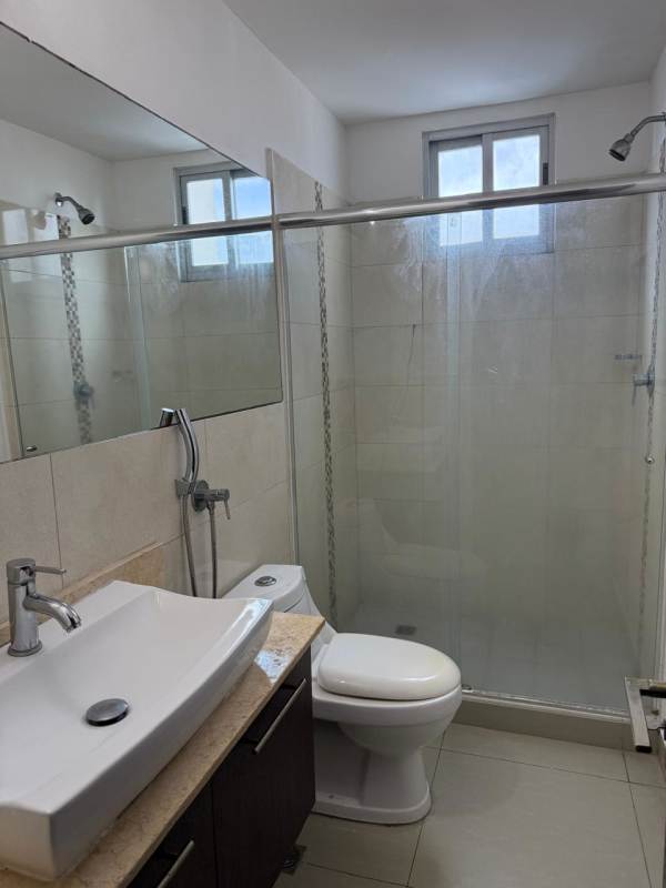 Rooftop infinity pool with panoramic city views at PH Diamond Tower San Francisco Panama