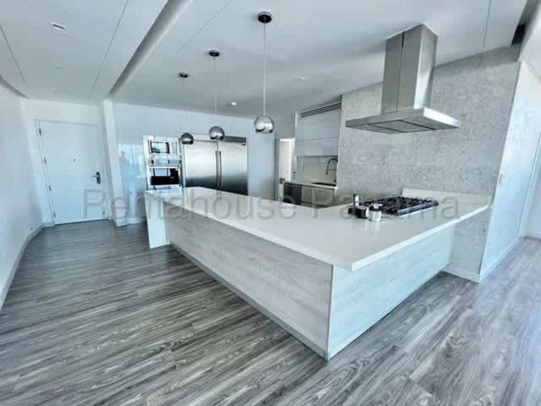 Living room with panoramic ocean views, wood-style flooring, and floor-to-ceiling windows at PH The Waterfront San Francisco Panama