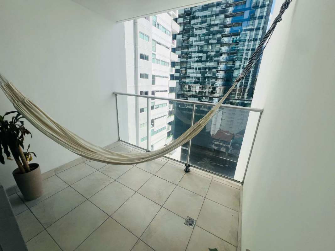 Second bedroom with closet and window light PH Bella Vista Park Panama