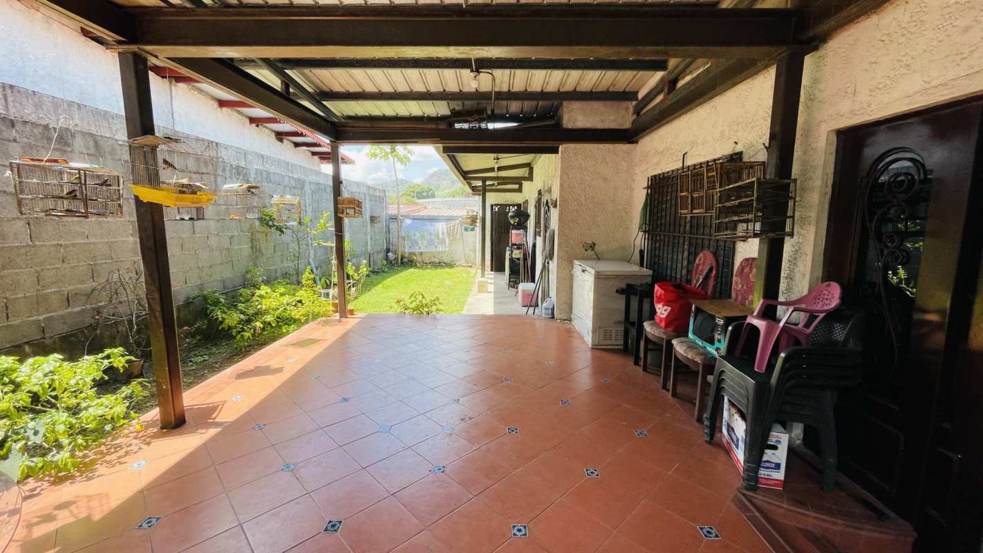 Back terrace with tiled floor and metal roof Panama house for sale