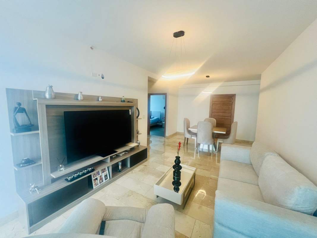 Rooftop infinity pool with hot tub city skyline view PH Vista Tower Panama