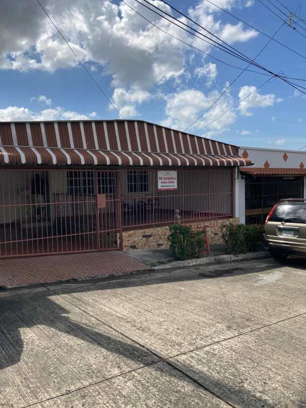 Kitchen area with ceramic tile counters and backsplash in Villa Lucre Panama rental house