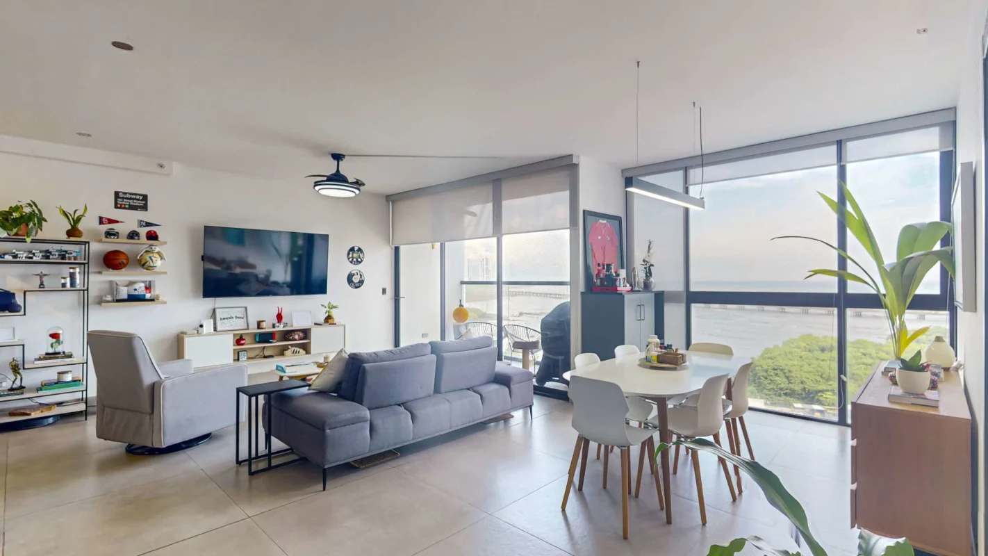 Master bedroom with private bath and ocean view in PH Victory Sport Coco del Mar Panama