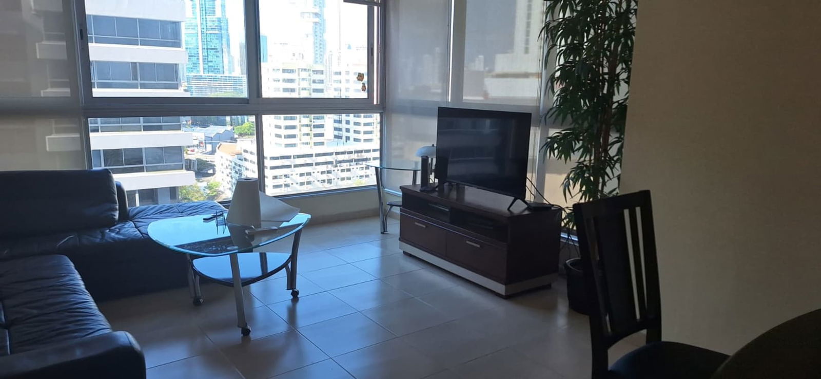 Panoramic skyline views balcony apartment rental PH Vista del Mar Avenida Balboa Panama