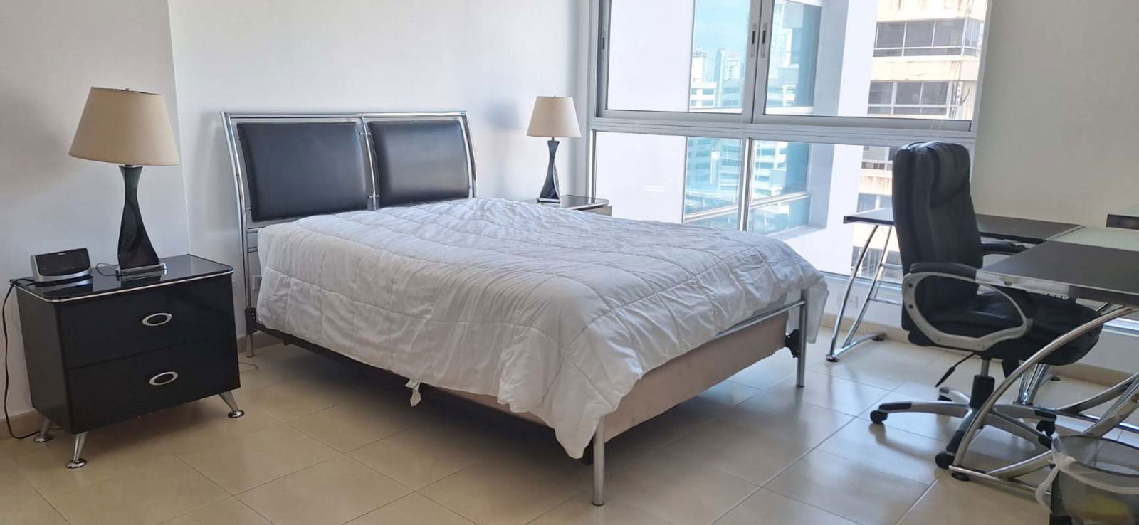 Rooftop pool panoramic city ocean views PH Vista del Mar Avenida Balboa Panama