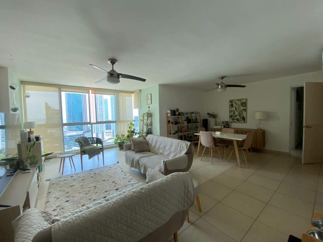 Rooftop pool with jacuzzi and city views in PH Costa del Este Panama