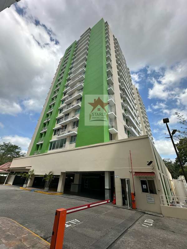Swimming pool with playground surrounded by gardens at Green Park Condado del Rey Panama