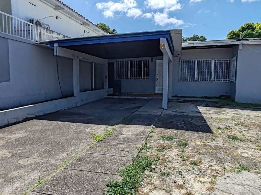 Covered carport and single-story commercial rental in Betania with wide concrete driveway
