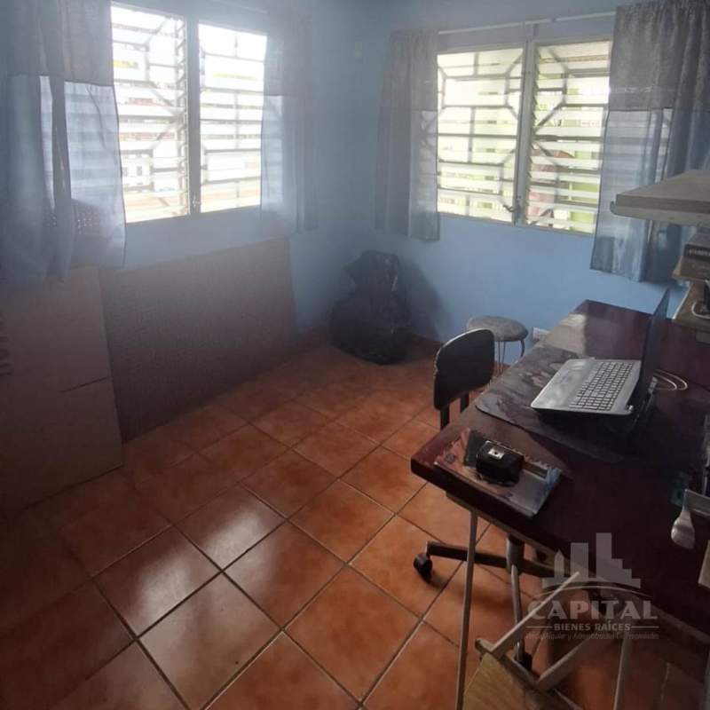 Living room with ceramic tile floor and ceiling fan in affordable house for sale Juan Díaz Panama