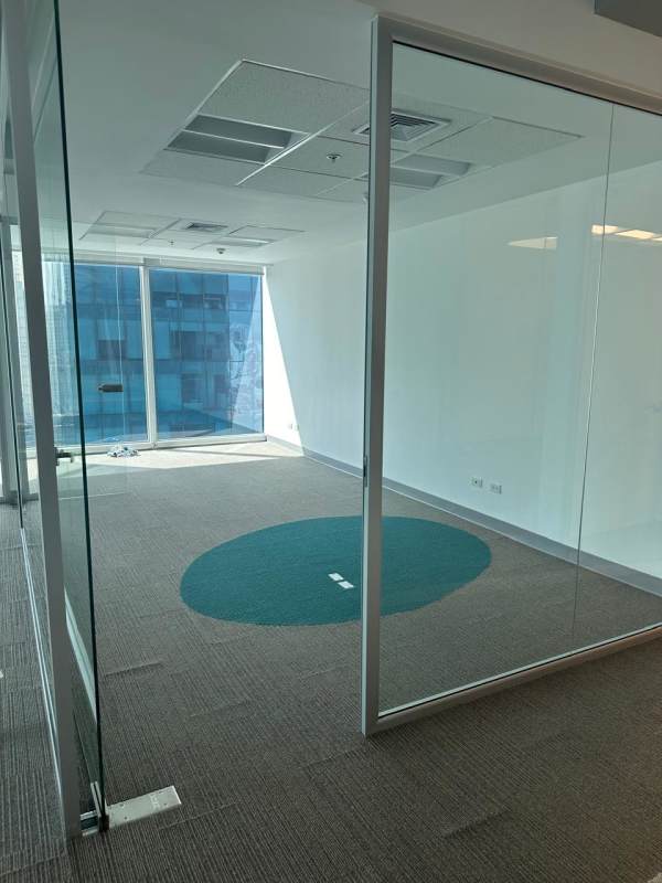 Interior view of office partitions and lighting solutions in PH BICSA Tower Panama