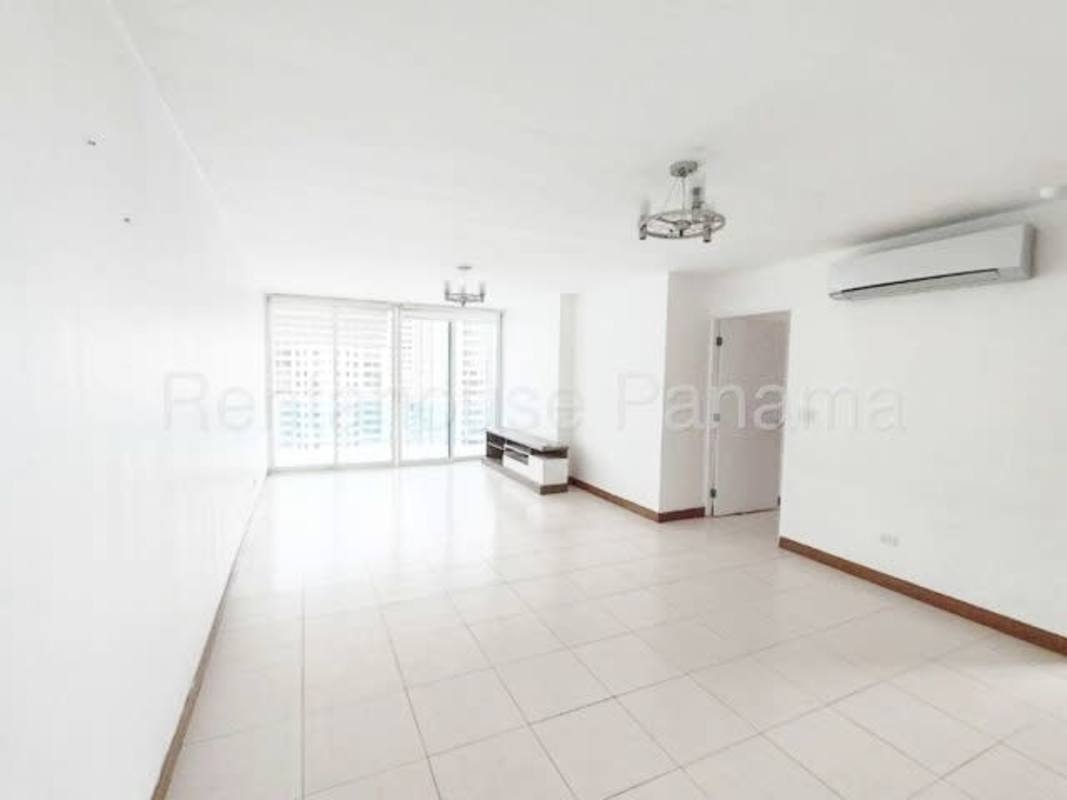 Spacious bright living room with tile flooring and split AC, PH El Cangrejo Panama City