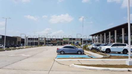 Large open parking lot in Uniplaza Costa Verde shopping plaza Panama