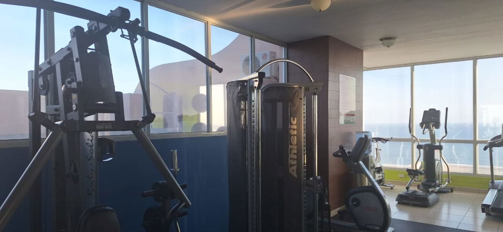 Infinity rooftop pool offering panoramic ocean and city views at PH Vista del Mar Panama City